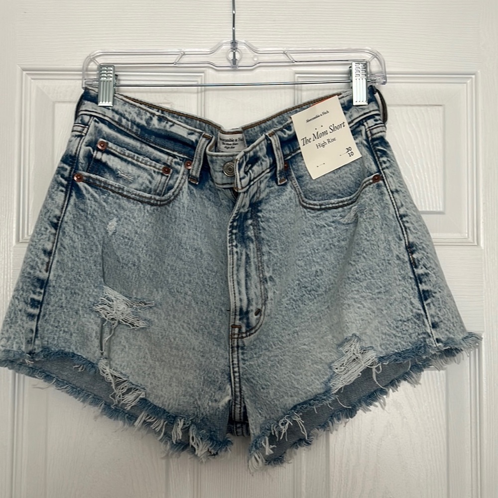 NWT ABERCROMBIE HIGH RISE MOM SHORT SZ 10
